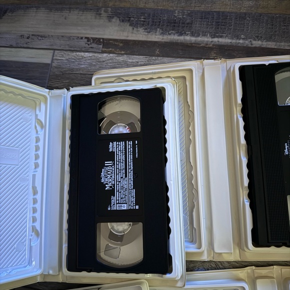 Disney and Warner Bros VHS Collection the little mermaid and the swan princess - Picture 5 of 5